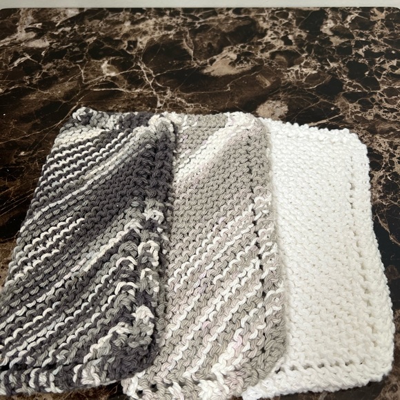 Handmade set of three dishcloths - Picture 3 of 7